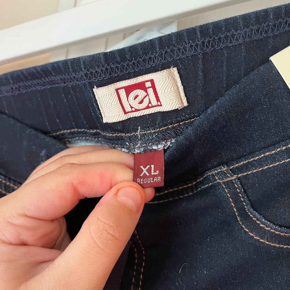 NWT L.E.I comfy + super stretchy pull on crop jeggings
